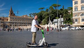 L’assicurazione per i monopattini elettrici è obbligatoria: quanto costa e chi deve pagarla