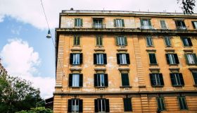 Occupazioni abusive, cosa cambia con il nuovo Ddl: sgomberi rapidi anche per le seconde case