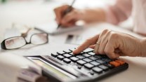 Pensione anticipata, come lasciare il lavoro prima dei 67 anni: a chi conviene davvero