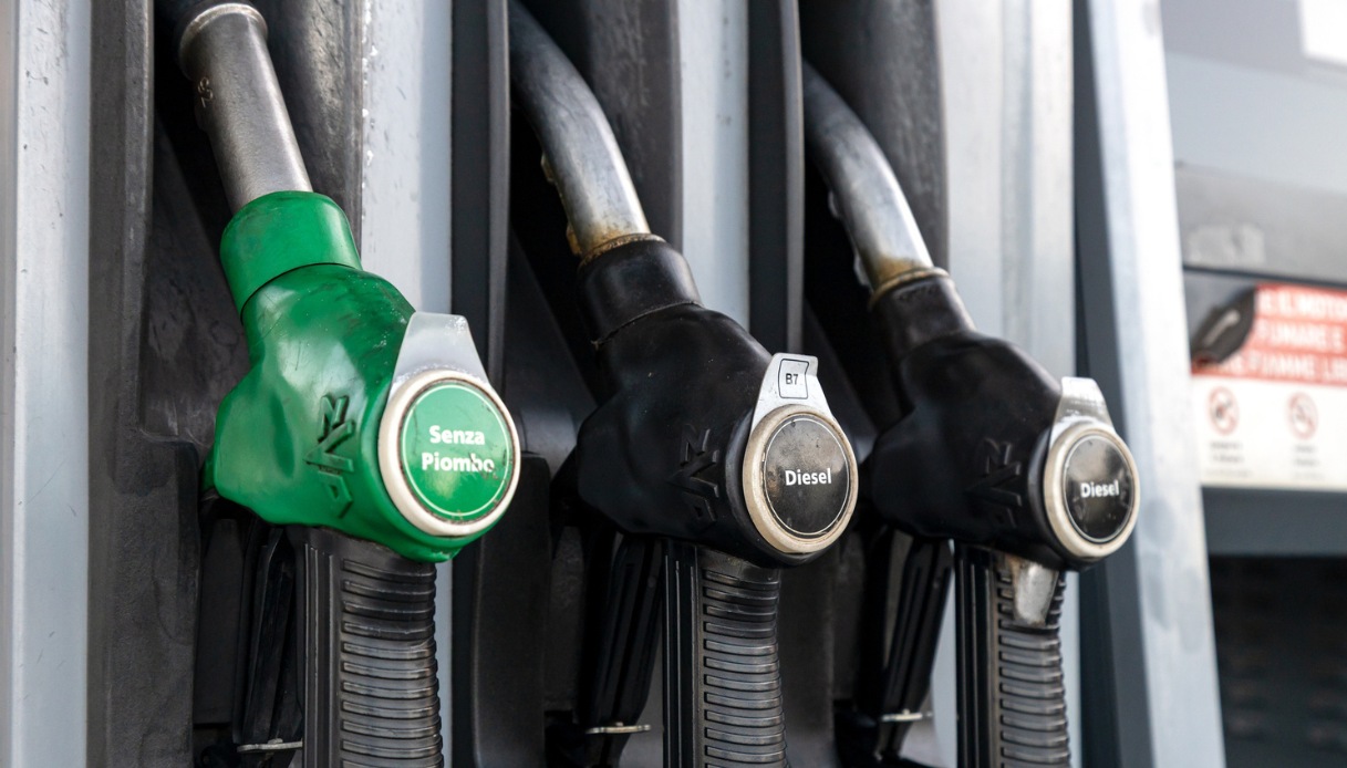 Petrolio a 70 dollari al barile, diesel a 2 euro al litro: pesa stop sconto sulle accise
