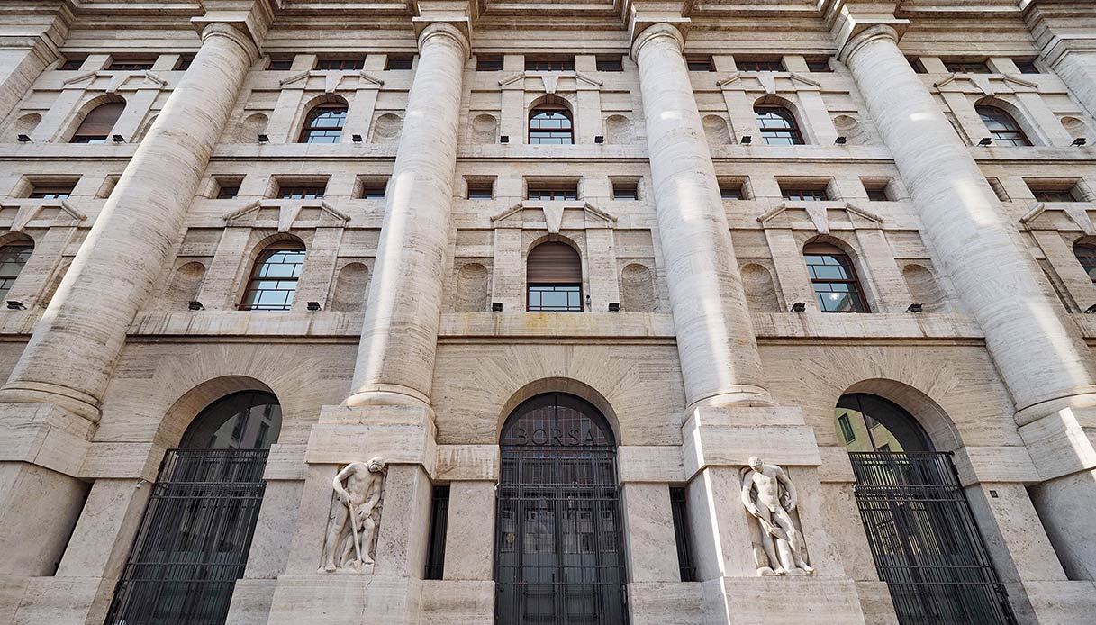 Piazza Affari guarda a BCE e Fed: inflazione in frenata, banche sotto esame