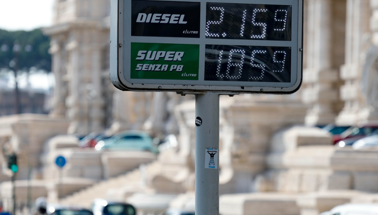 nuovo aumento dei carburanti un pieno costa 9 euro in pi249 l8217avvertimento del codacons da Quifinanza.it nuovo aumento dei carburanti un pieno costa 9 euro in pi249 l8217avvertimento del codacons