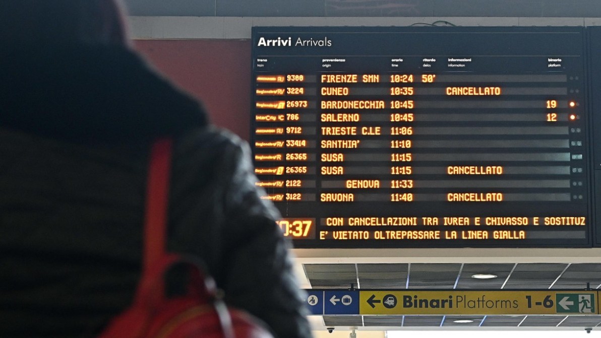 I treni in Italia non sono mai stati così in ritardo, calano le cancellazioni