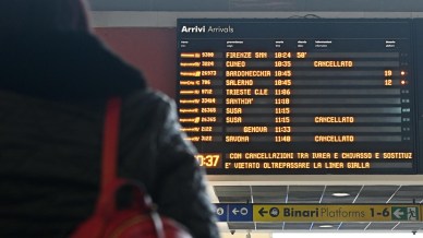 I treni in Italia non sono mai stati così in ritardo, calano le cancellazioni