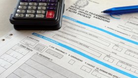 Rottamazione quinquies, dal 1° agosto scattano gli interessi al 3%: pagare tutto o in 54 rate