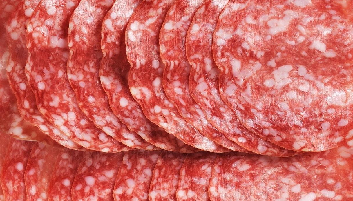 Salame Pepperino contaminato nei supermercati, rischio Salmonella: il lotto oggetto di richiamo