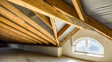 Abito all’ultimo piano: il sottotetto è mio o del condominio?