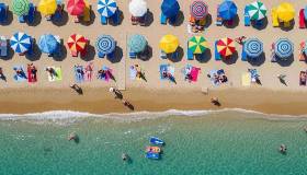 Lo stabilimento balneare può farmi pagare solo per passare e fare il bagno?