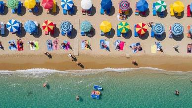 Lo stabilimento balneare può farmi pagare solo per passare e fare il bagno?