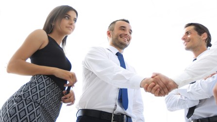 Dimissioni e obbligo di fedeltà: rischi il risarcimento se sottrai clienti al datore