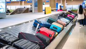Truffa del bagaglio troppo grande in aeroporto: finti addetti chiedono da 50 a 70 euro