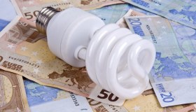 Luce, il prezzo all’ingrosso vola a 207 €/MWh: Arera potenzia i controlli