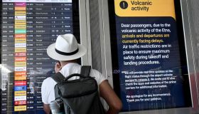 L’eruzione dell’Etna mette in crisi il turismo in Sicilia, a quanto ammontano i danni