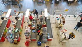 Spesa alimentare in frenata, in Italia si compra meno e si spende di più: dove gli aumenti maggiori
