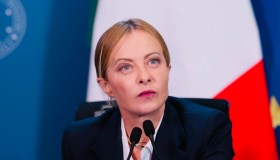 Detassazione della tredicesima in Manovra, la flat tax al 15% al posto dell’Irpef e le altre proposte