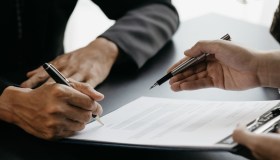 Firmato il Ccnl Istruzione e Ricerca, tabelle retributive: aumenti da 230 a 285 euro per i dirigenti