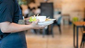 Stipendi bassi, la classifica delle aree con più lavoratori a rischio povertà in Italia
