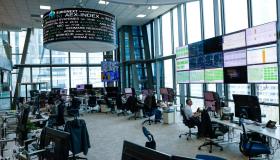 Lo spread rimane stabile a 78 punti base, rendimenti al 3,92%: inizia la settimana delle aste