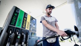 Il prezzo del petrolio è calato del 6%, che effetti ci saranno sulla benzina e sul diesel