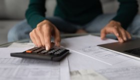 Taglio Irpef dal 2027 al 22% e 33% fino a 60.000 euro, chi ci guadagna? Calcolo e simulazioni