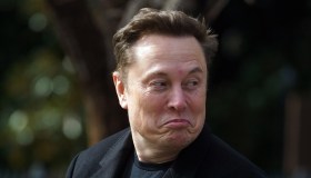 Tutti i problemi di Elon Musk, da Tesla alle azioni di SpaceX fino al razzo sulla Luna