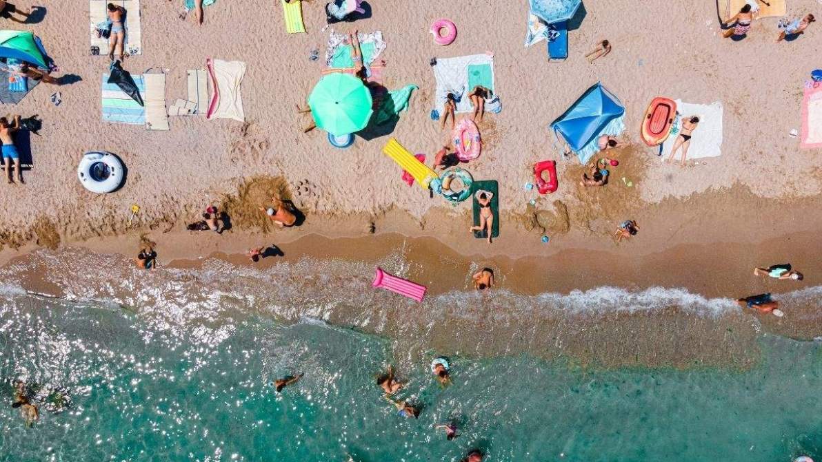 Vacanze rimandate per molti italiani, settembre è il mese d’oro: le mete preferite