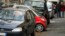 Bollo auto in scadenza, chi deve pagare e cosa succede in caso di ritardo: rischio sanzioni