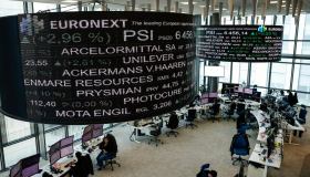 La Borsa del 7 agosto, Milano piatta: Mediobanca e Mps in rosso nonostante i conti positivi
