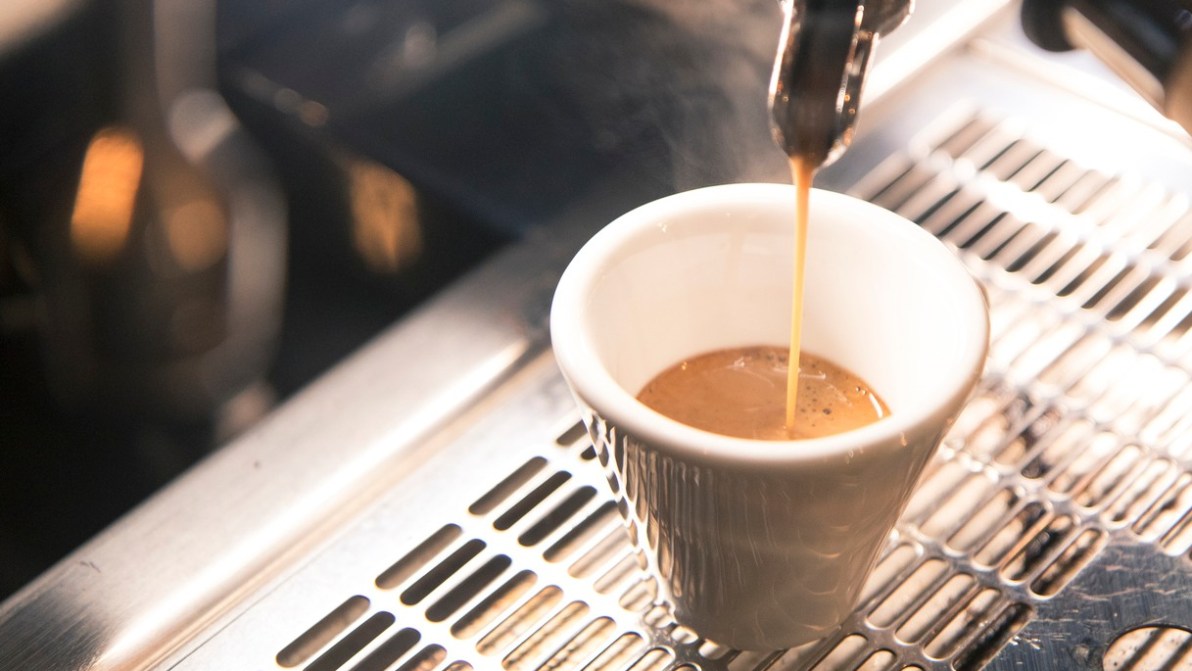 Caffè al bar sempre più caro, prezzo su del 24% in cinque anni: dove costa di più