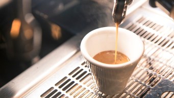 Caffè al bar sempre più caro, prezzo su del 24% in cinque anni: dove costa di più