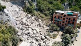 Campi Flegrei, 100 milioni per le case danneggiate e contributi fino a 900 euro al mese