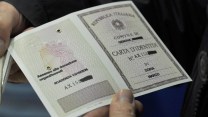 Carta d’identità cartacea, stop ai viaggi all’estero dal 3 agosto: come richiedere la CIE
