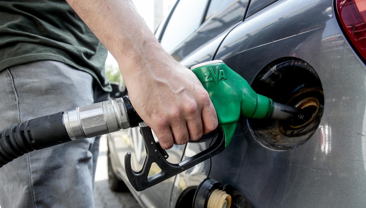 benzina oltre i 2 euro ma non calano i consumi toccati i massimi da 16 anni da Quifinanza.it benzina oltre i 2 euro ma non calano i consumi toccati i massimi da 16 anni