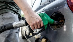 Benzina oltre i 2 euro ma non calano i consumi, toccati i massimi da 16 anni