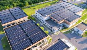 Fotovoltaico, esaurito l’effetto Covid: cresce nelle fabbriche, si ferma nelle abitazioni private