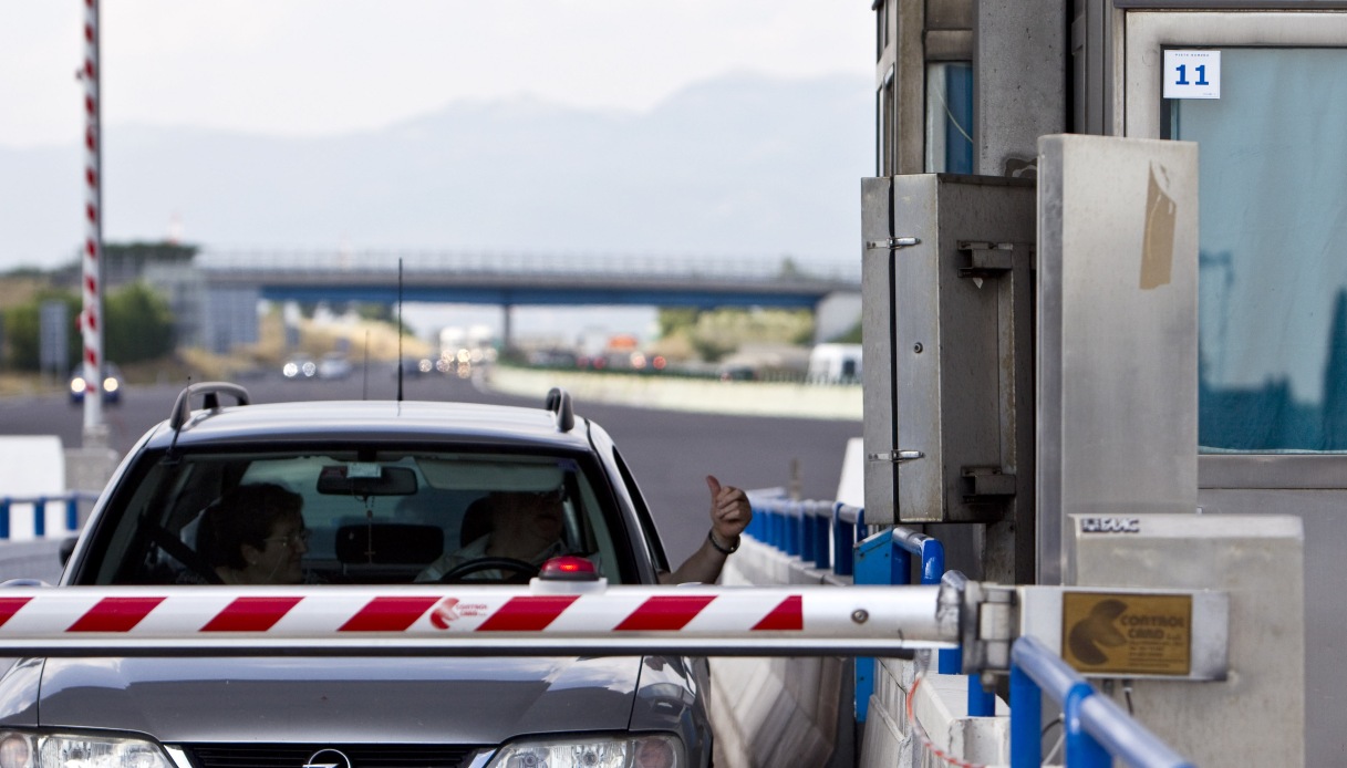 addio alle sbarre ai caselli come funziona il sistema free flow e dove 232 gi224 attivo in italia da Quifinanza.it addio alle sbarre ai caselli come funziona il sistema free flow e dove 232 gi224 attivo in italia