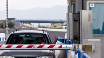 Addio alle sbarre ai caselli, come funziona il sistema free-flow e dove è già attivo in Italia