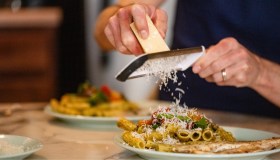 Caldo estremo e siccità danneggiano l’agricoltura: l’allarme per foraggi e Parmigiano Reggiano