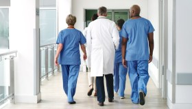 Concorsi per infermieri, 44 posti a tempo indeterminato: requisiti e scadenze