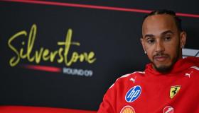 Lewis Hamilton, il padre vende la collezione di auto: incasso da quasi 2 milioni di euro