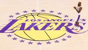 Los Angeles Lakers venduti per oltre 10,8 miliardi di euro, cifra record nello sport