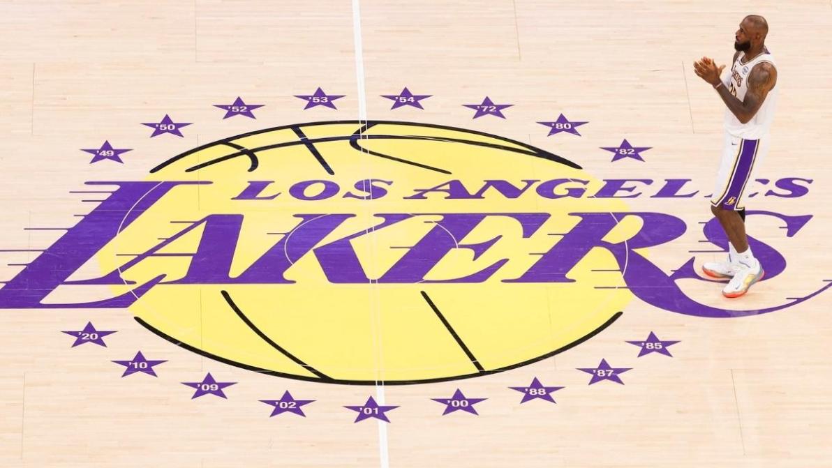 Los Angeles Lakers venduti per oltre 10,8 miliardi di euro, cifra record nello sport