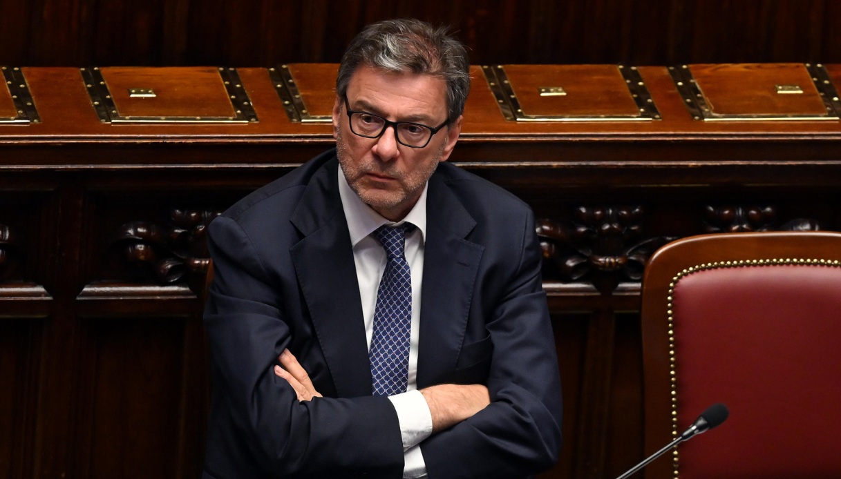 Manovra, al vaglio l’ipotesi detassazione tredicesima: di quanto aumenta la busta paga