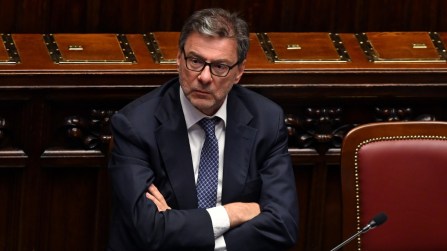 Manovra, al vaglio l’ipotesi detassazione tredicesima: di quanto aumenta la busta paga