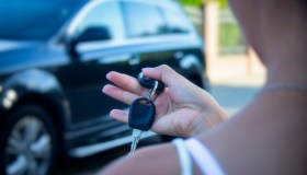 Noleggio sociale, auto nuova a 100 euro al mese “tutto incluso”: come funziona