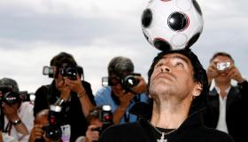 Pallone della Mano de Dios di Maradona venduto all’asta: vale quasi 3 milioni di euro