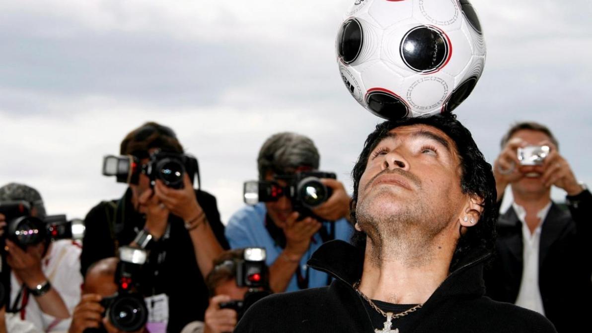 Pallone della Mano de Dios di Maradona venduto all’asta: vale quasi 3 milioni di euro