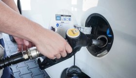 Prezzo carburanti, gasolio self a quota 2,1 euro al litro e benzina che sfiora i 2 euro
