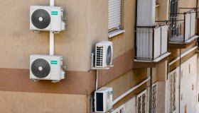 Il solare salva la rete elettrica dal caldo estivo, ma l’Italia è lontana dai target 2030