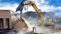 Demolizioni speciali: come abbattere in sicurezza nei contesti urbani complessi